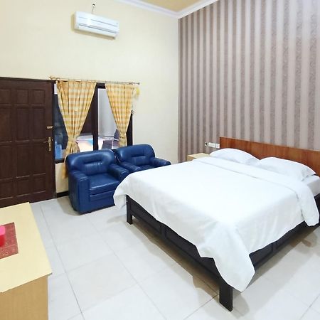 Gita Puri Redpartner Blitar Hotel Bagian luar foto