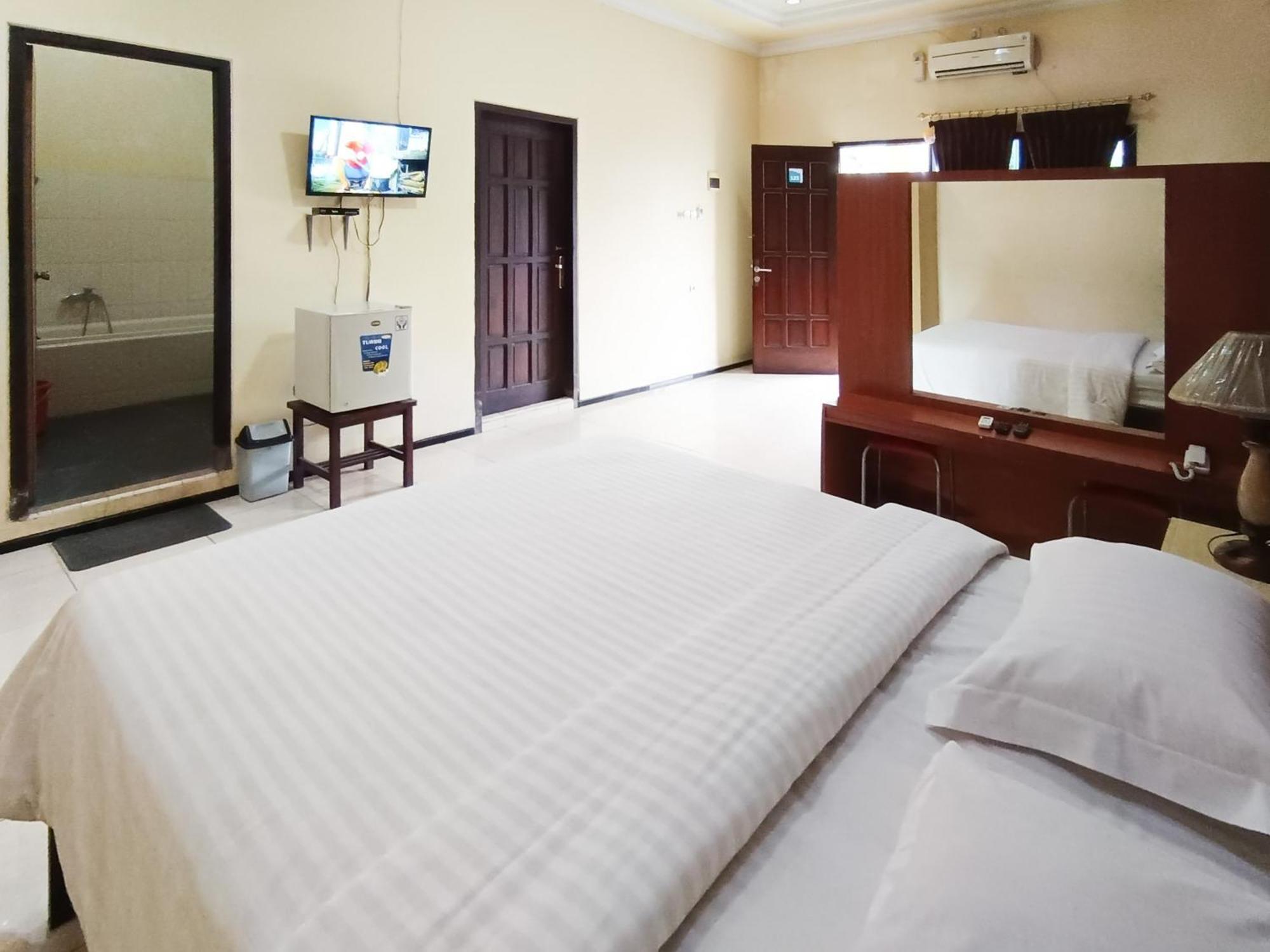 Gita Puri Redpartner Blitar Hotel Bagian luar foto
