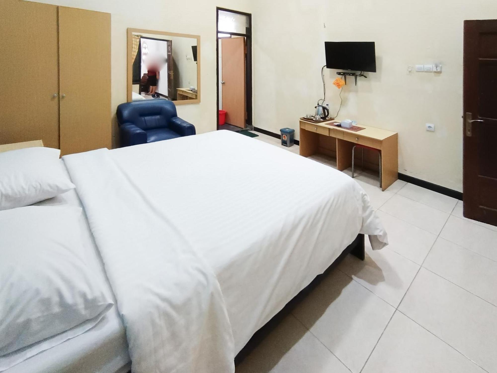 Gita Puri Redpartner Blitar Hotel Bagian luar foto