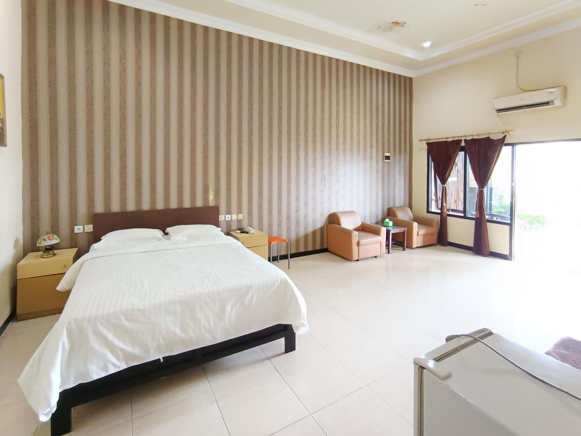 Gita Puri Redpartner Blitar Hotel Bagian luar foto