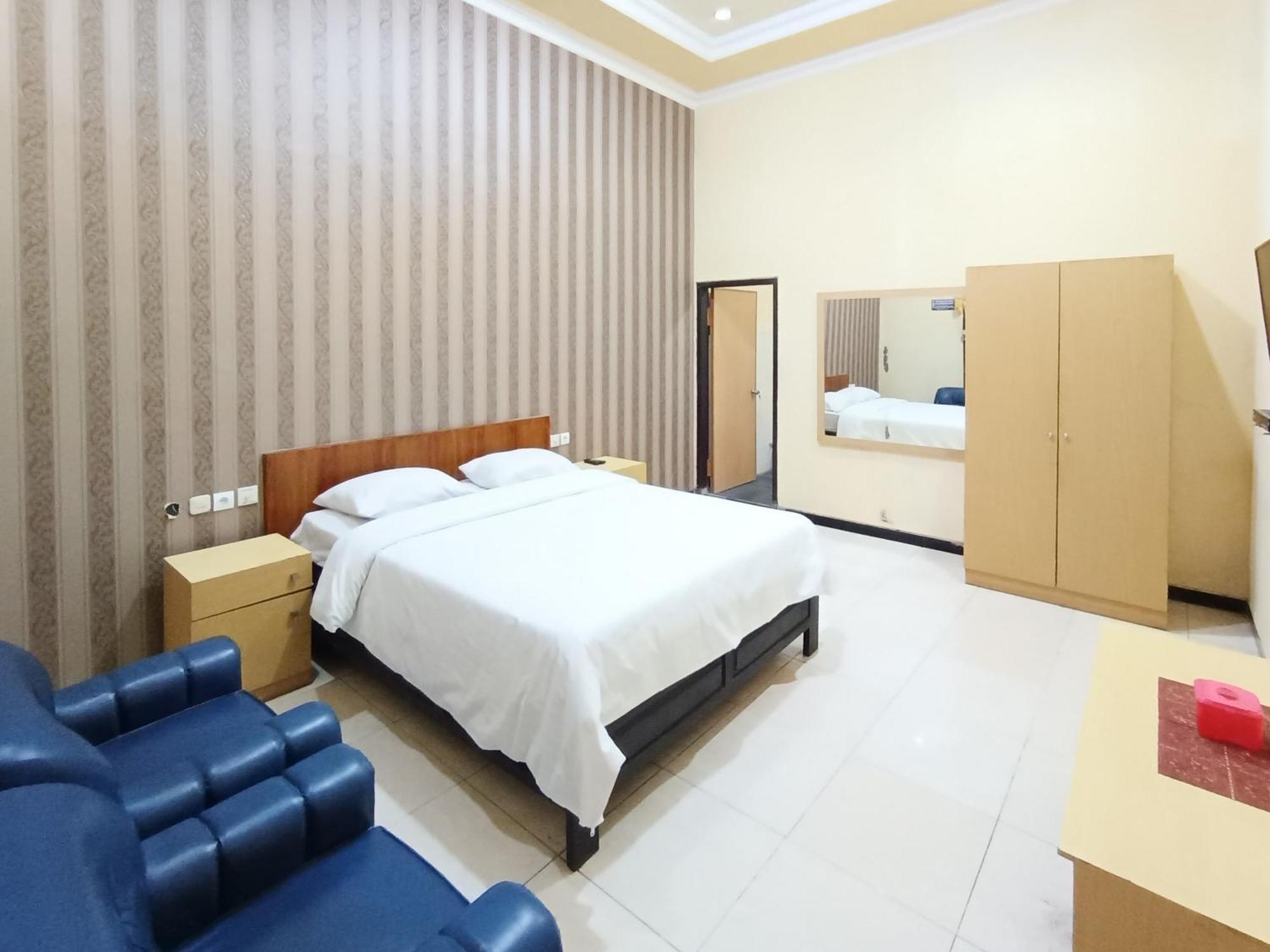 Gita Puri Redpartner Blitar Hotel Bagian luar foto