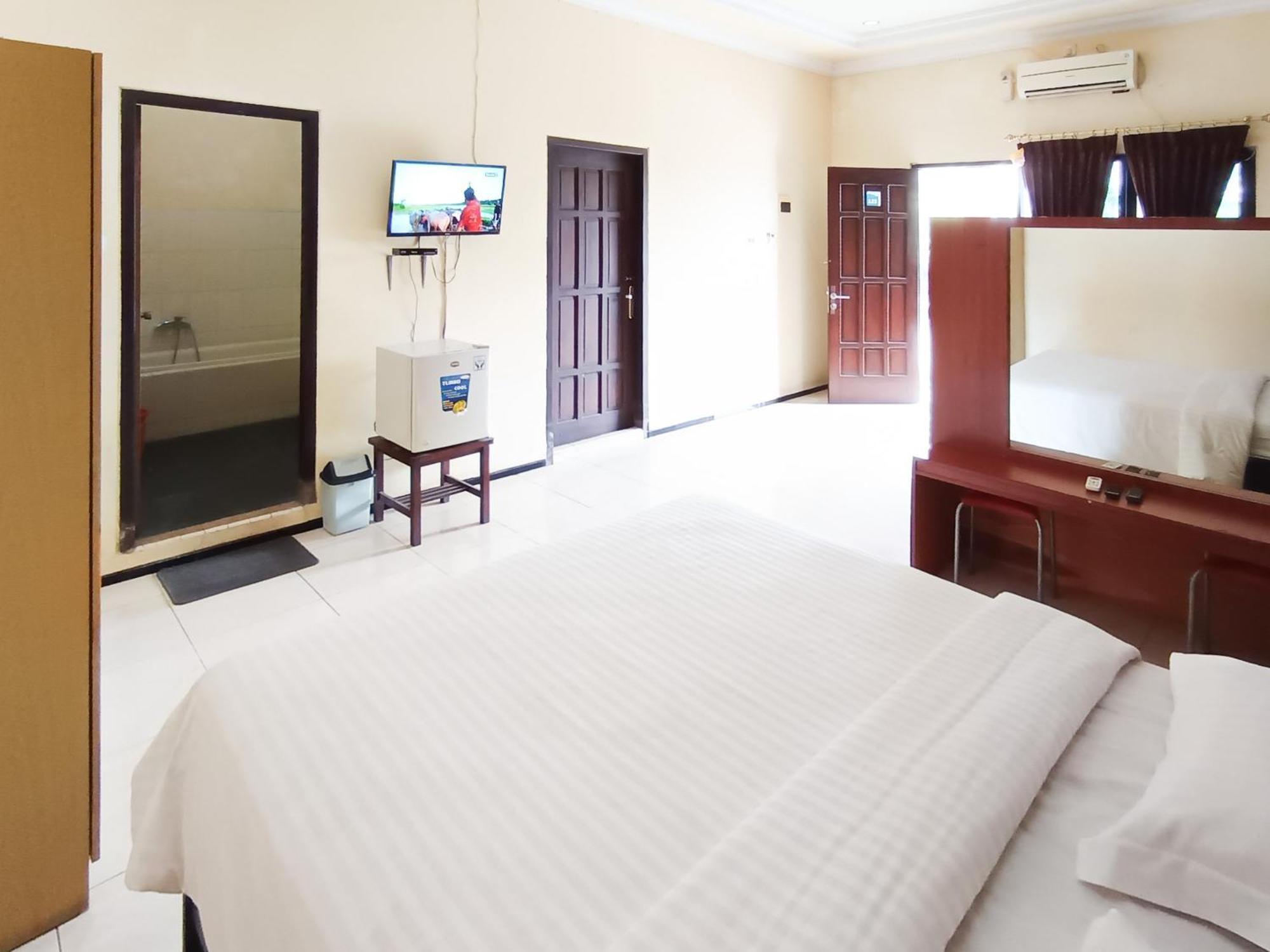Gita Puri Redpartner Blitar Hotel Bagian luar foto