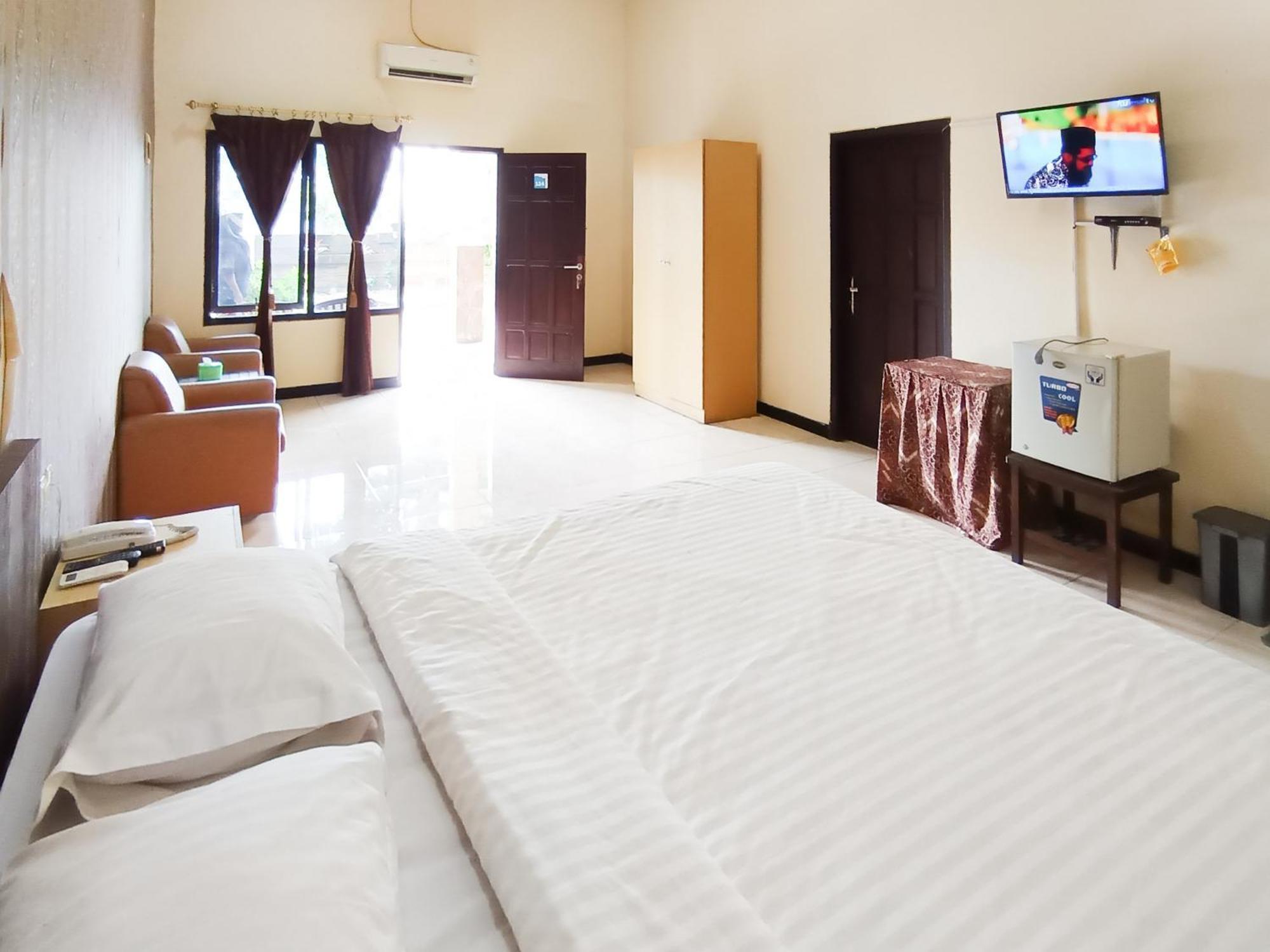 Gita Puri Redpartner Blitar Hotel Bagian luar foto