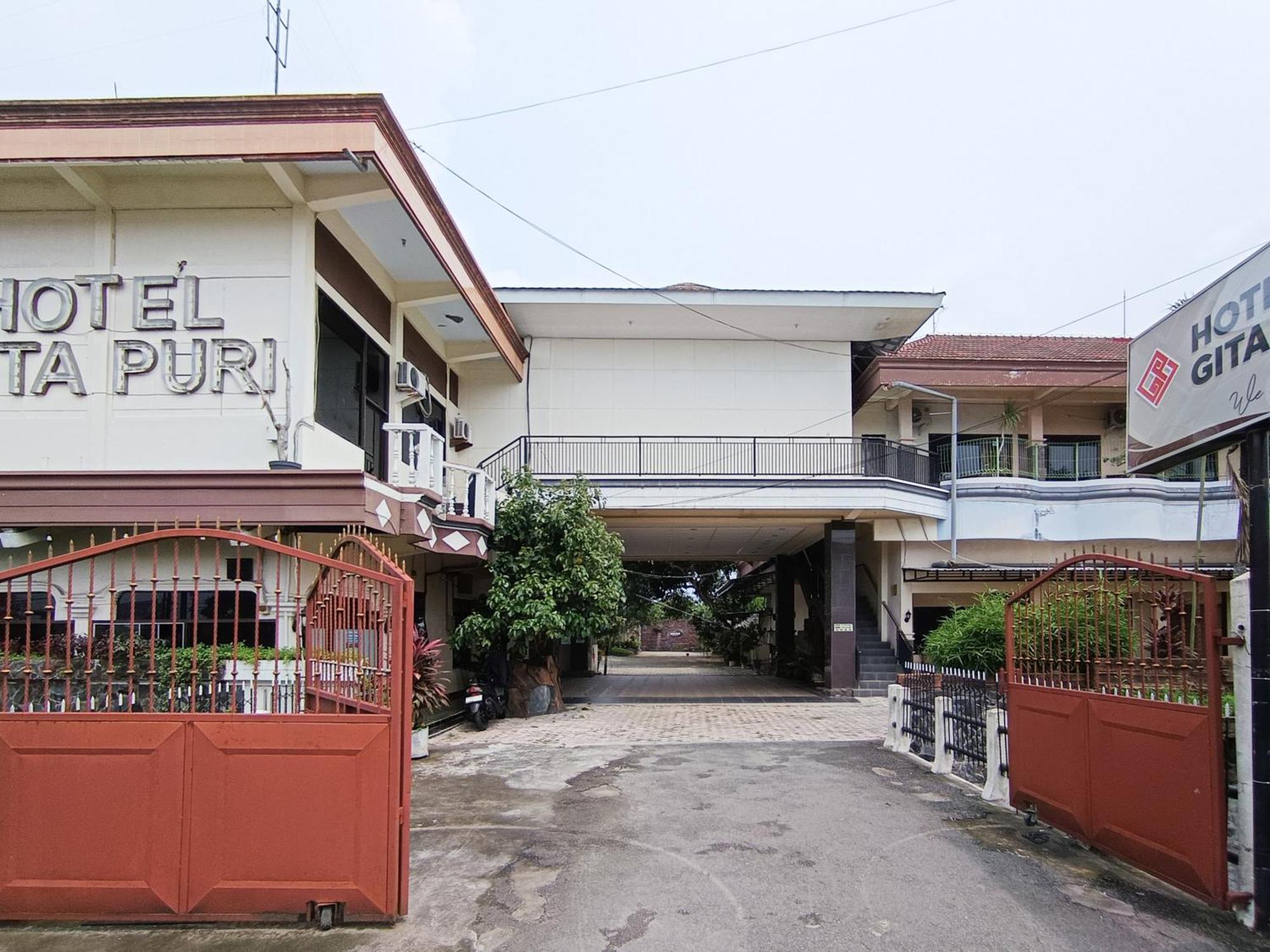 Gita Puri Redpartner Blitar Hotel Bagian luar foto