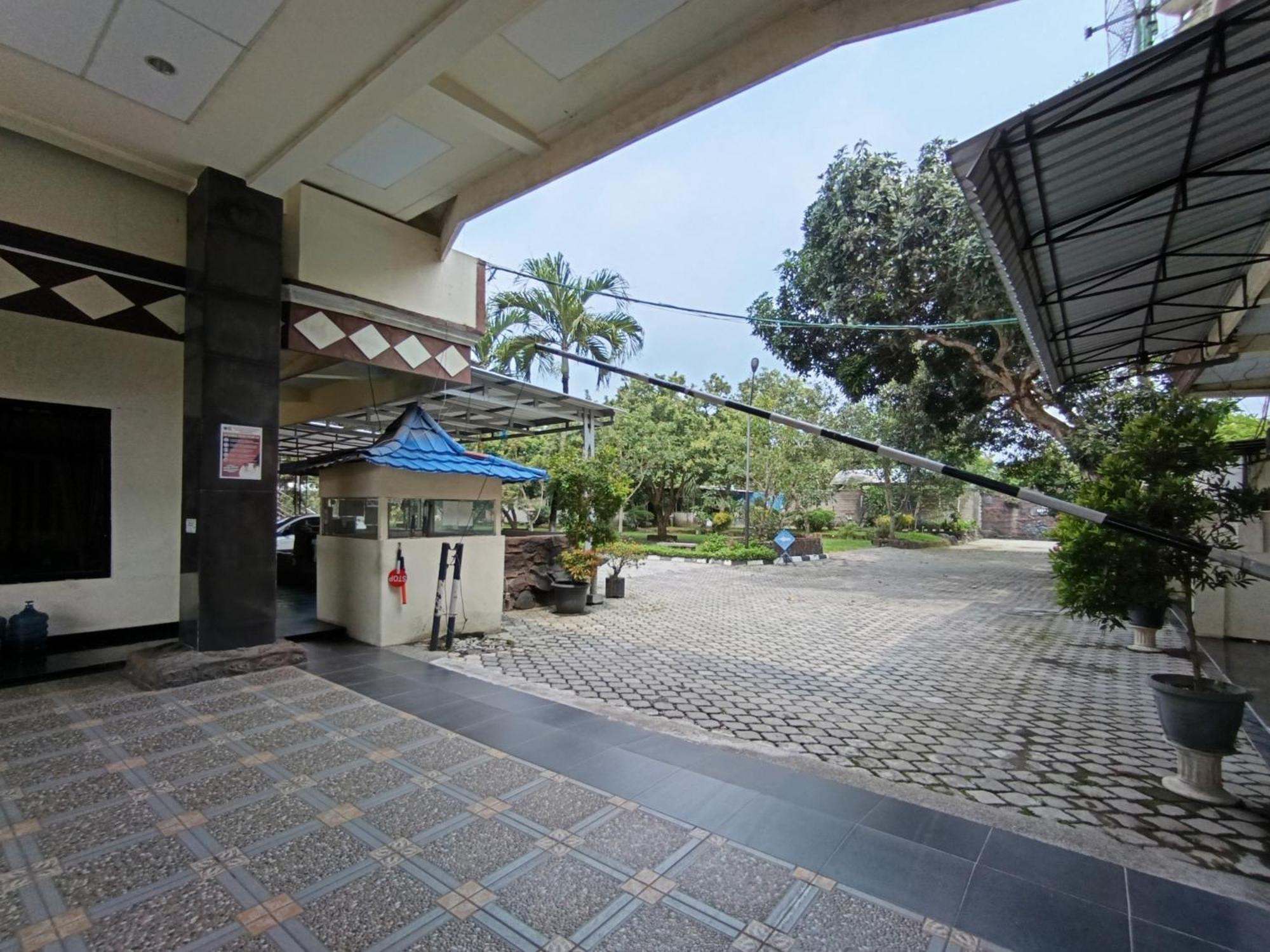 Gita Puri Redpartner Blitar Hotel Bagian luar foto