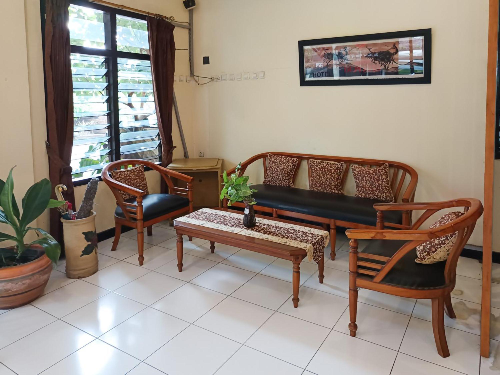 Gita Puri Redpartner Blitar Hotel Bagian luar foto