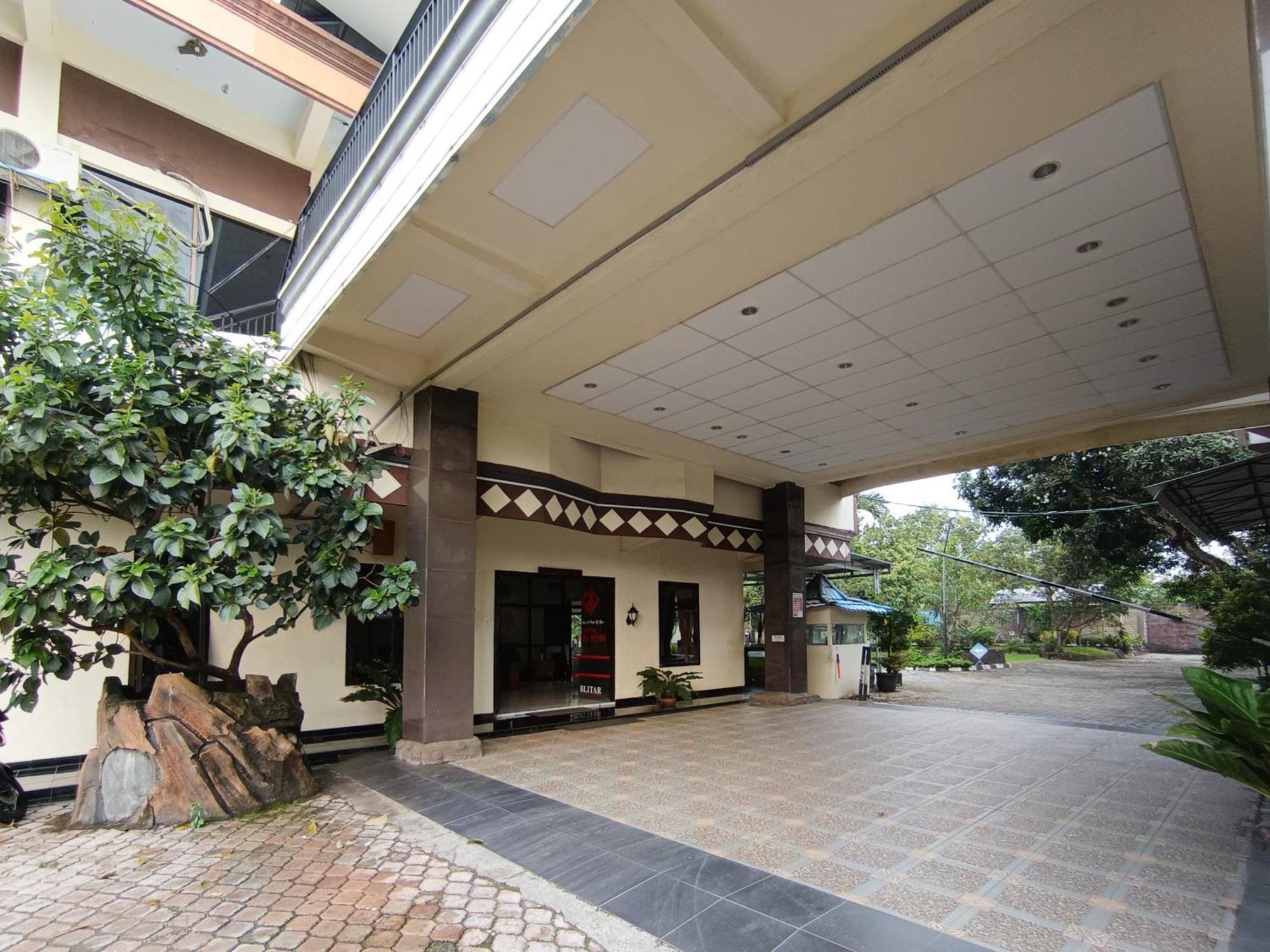 Gita Puri Redpartner Blitar Hotel Bagian luar foto