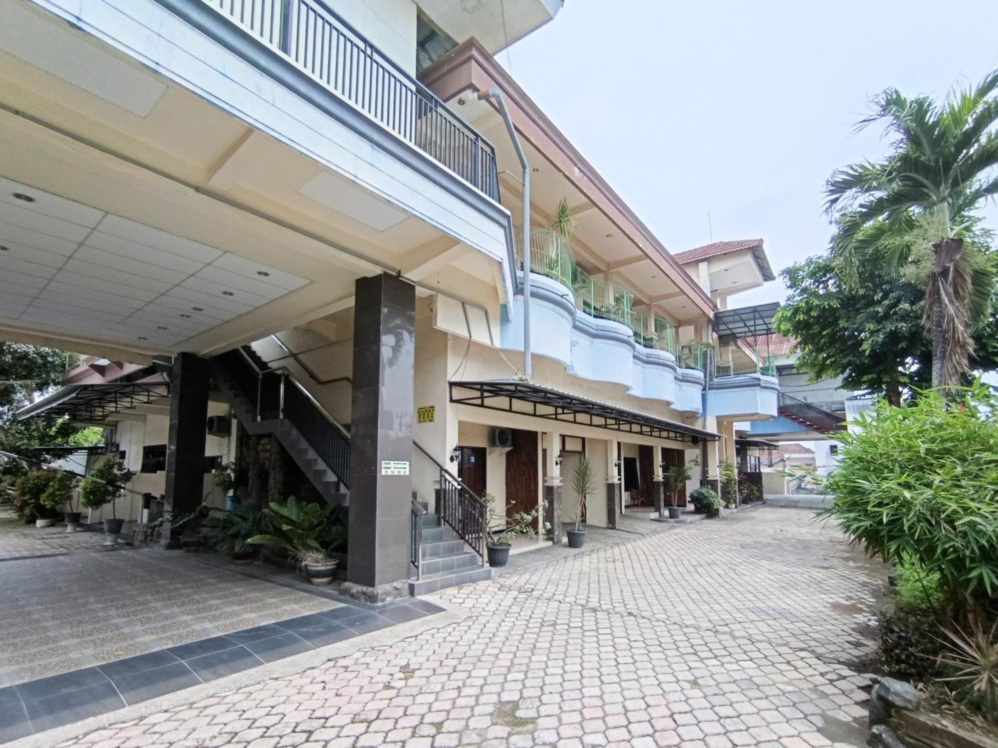 Gita Puri Redpartner Blitar Hotel Bagian luar foto